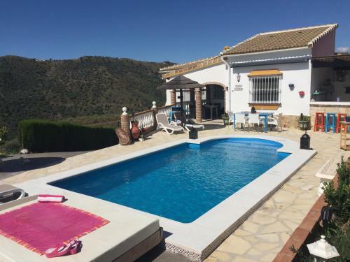 Casira, Ruime Villa & 2 Studio's - 8 Personen
