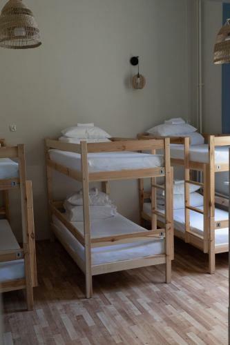 Quantum Hostel