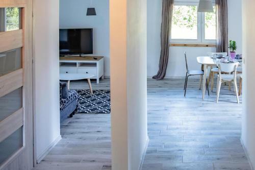 Holiday Home, Debina