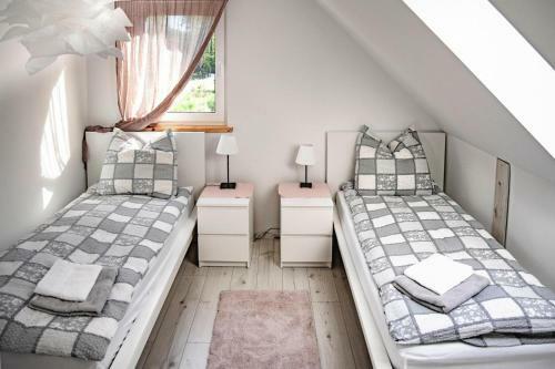Holiday Home, Debina