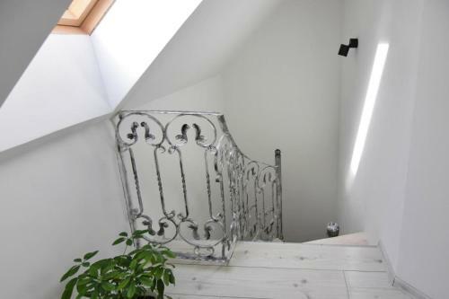 Holiday Home, Debina