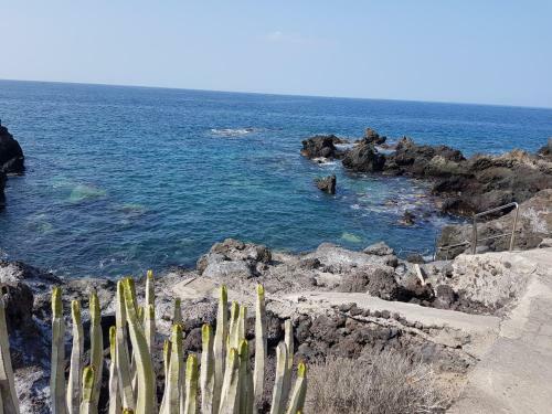 Chalet With Sea Views And Free Parking