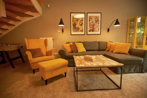 Seayou Yellow House