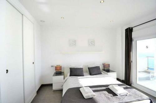 Excellent Seafront Villa In Cala Pi