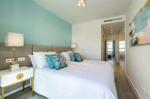 Lets In The Sun - Cala Serena Luxury Apartment