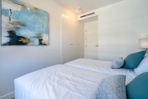 Lets In The Sun - Cala Serena Luxury Apartment