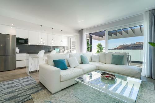 Lets In The Sun - Cala Serena Luxury Apartment