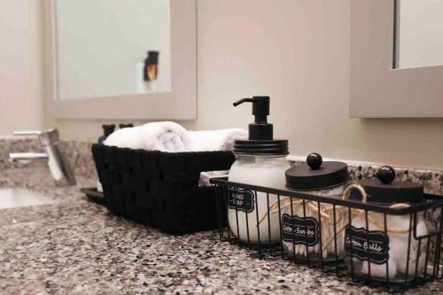Luxury Keyless Smart Apartment W/indoor Fireplace