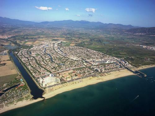 Calm Apartment With Communal Pool In Empuriabrava Spain