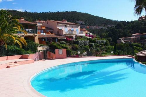 Sea View Apartment In Residence With Swimming Pool