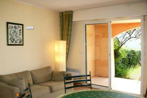 Sea View Apartment In Residence With Swimming Pool