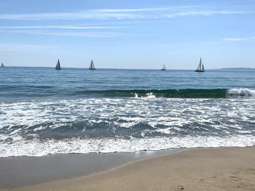 Apartamento 1� Linea de Mar -wifi- Aire Acondicionado