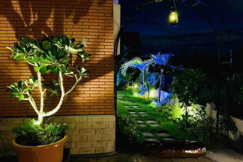 Villa Charming 3bhkgarden Bungalow With Rooftop Jacuzzi