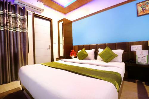 Hotel Seven