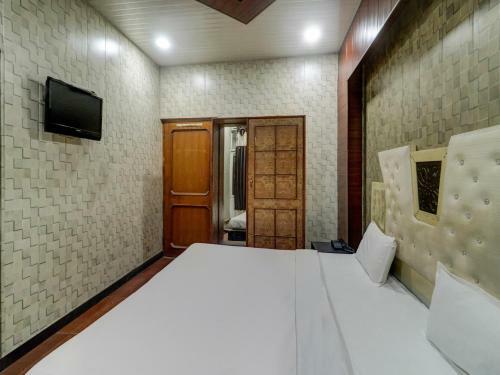 Hotel Capital O 82559 Royal Plaza