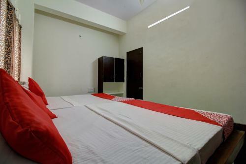 Hotel Vaccinated Staff- Oyo 14360 Park Inn