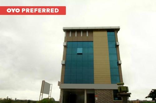 Hotel Vaccinated Staff- Oyo 14360 Park Inn