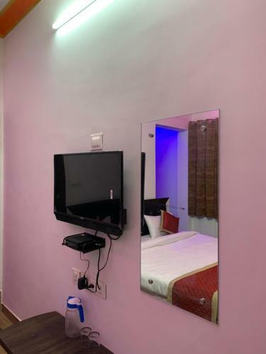 Hotel Dhanush Palace