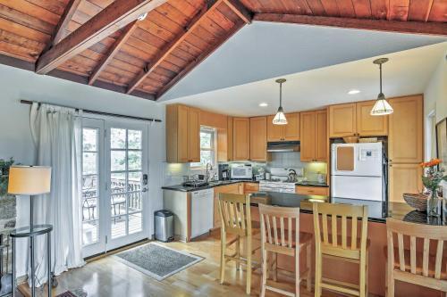 Aptos Cottage With Deck And Views, Only 2 Mi To Beach!