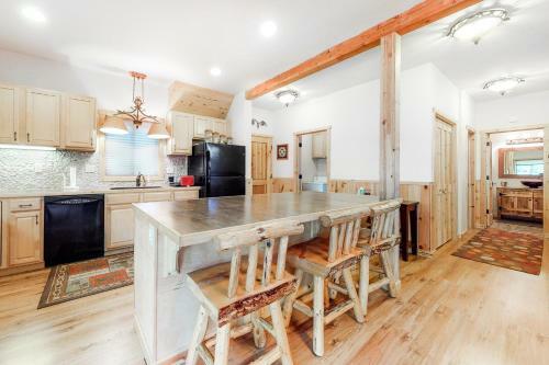 Pine Tree Lodge