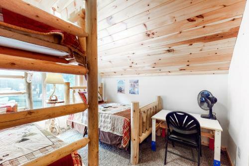 Pine Tree Lodge
