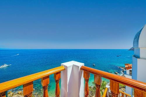Oceanfront Villa With One Of A Kind Amazing View!!