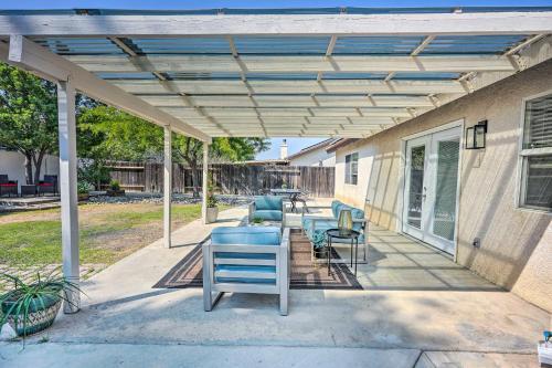 Stylish Bakersfield Getaway With Pool Table!