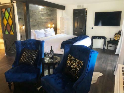 Old Hollywood Lodge-pets, Hottub-sauna, Speakeasy!