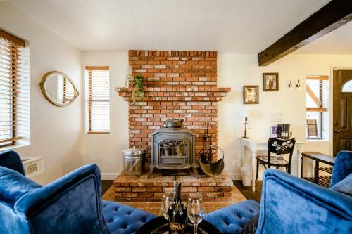 Old Hollywood Lodge-pets, Hottub-sauna, Speakeasy!