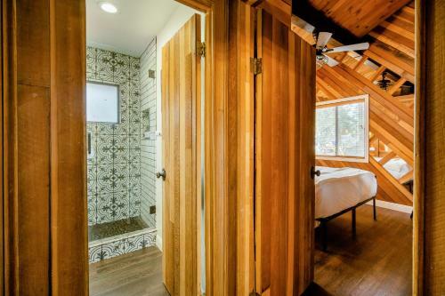 Old Hollywood Lodge-pets, Hottub-sauna, Speakeasy!