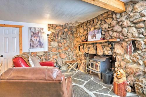 Cozy Cottage With Spacious Yard About 4 Mi To Ski!
