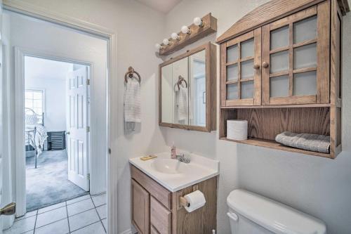 All-season Big Bear Home With Stone Fireplace!