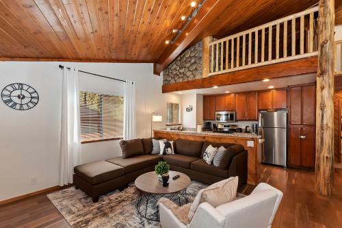 Doormat Vacation Rentals - Sherwood Chalet