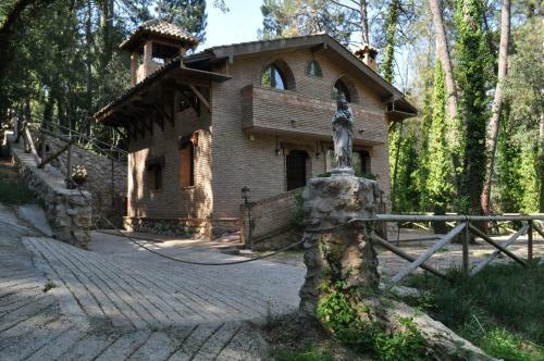 Casa Rural Ermita Santa Maria de La Sierra