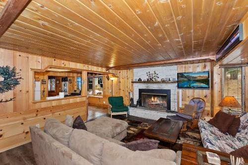 Doormat Vacation Rentals - Pine Rock Cabin