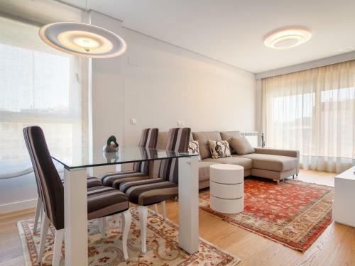 Apartamento A Estrenar Amplio Con Piscina Terraza Y Parking