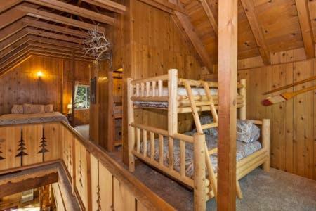Doormat Vacation Rentals - Moonridge Mountain Manor