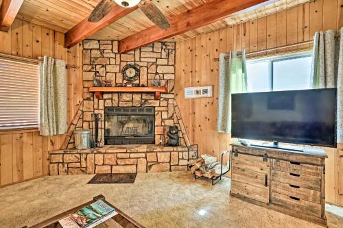 Homely Pet-friendly Abode, 3 Mi To Skiing!
