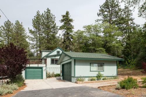 Cougar Rd - Cougar Lodge