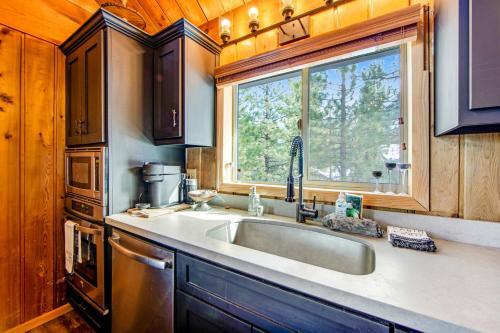 Black Raven Cabin