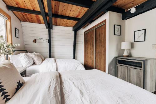 Stylish Big Bear Cabin With Deck And Fireplace!