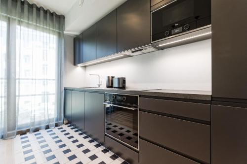Central Apartments, Quiet With Free Parking And Ac.