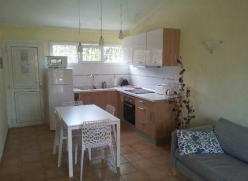 Bungalow Near Yumbo And The Beach