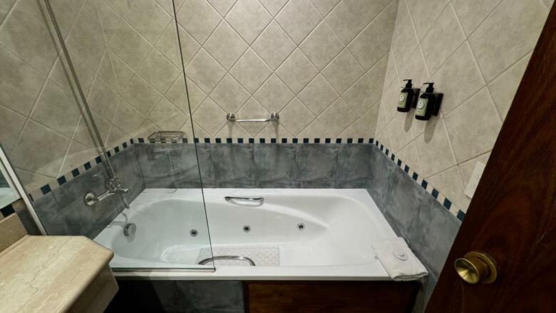 Gardi Hotel & Suites