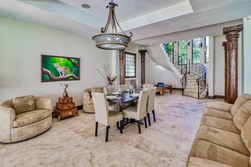 Casa Royal Palms