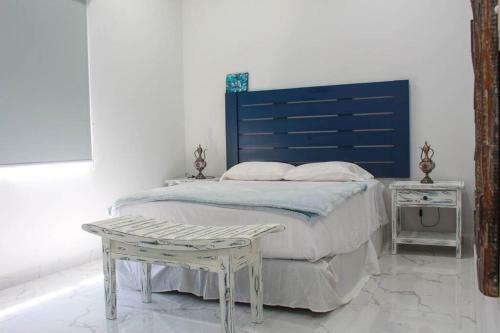 Villa Modern New 3 Br Home, Walking Distance From Beach.
