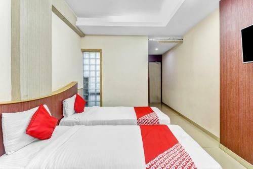 Oyo 84390 Hotel Green Grand