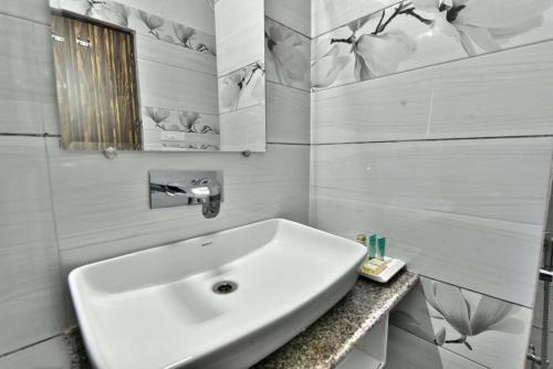 Hotel Comfort Court