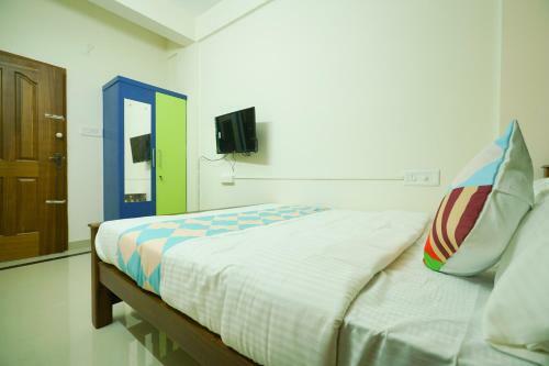 Hostal Oyo 80561 Oval Resorts