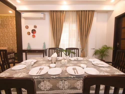 Spacious, Aesthetically Designed 3-br Apartment - 3 Mins Walk From City Center